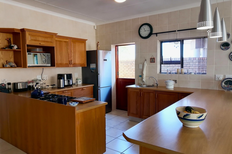 4 Bedroom Property for Sale in Stilbaai Wes Western Cape